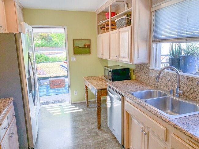 Building Photo - Beautiful 3 bed 1 bath house