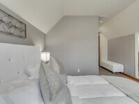 Building Photo - 1705 S Vermont Ave