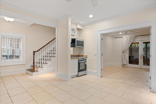 Building Photo - Adorable 1 bedroom apartment. Ground floor...