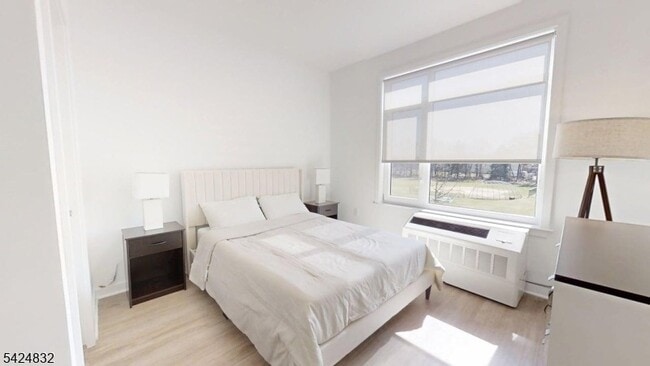 Building Photo - 1181 Morris Ave