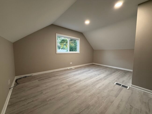 Building Photo - 337 Woodland Dr