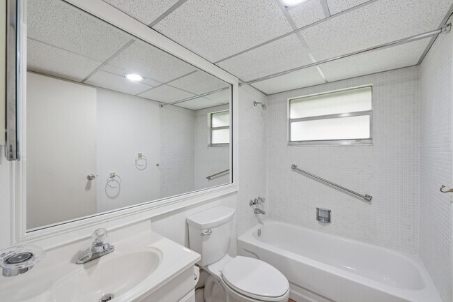 Building Photo - 28 Seville Dr