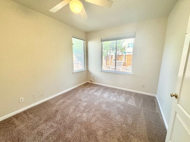 Building Photo - Beautiful 5 bed 3 bath Home in Wildhorse