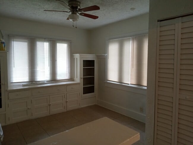 Building Photo - 1040 7th St S