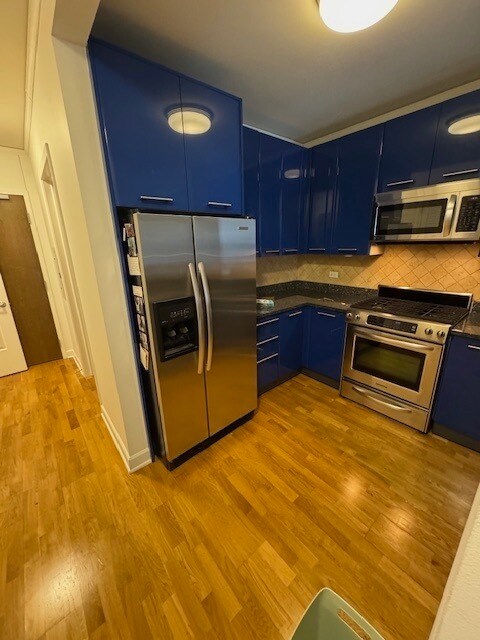 Building Photo - 450 E Waterside Dr