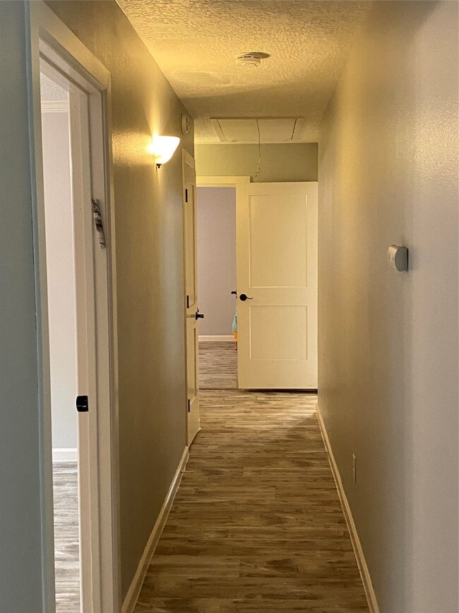 Building Photo - 9614 Greenwillow Dr