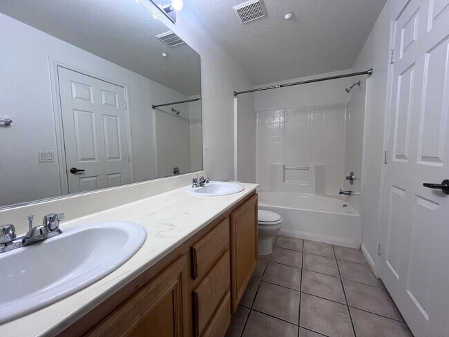 Building Photo - MOVE IN TODAY! 2 bed 2 bath condo close to Aliante Casino