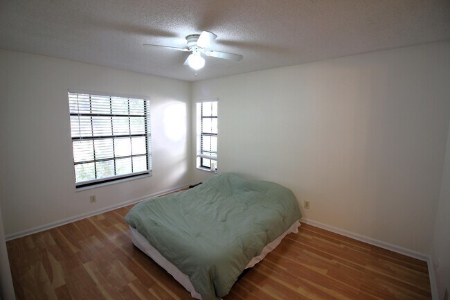 Building Photo - 2900 Olivewood Terrace