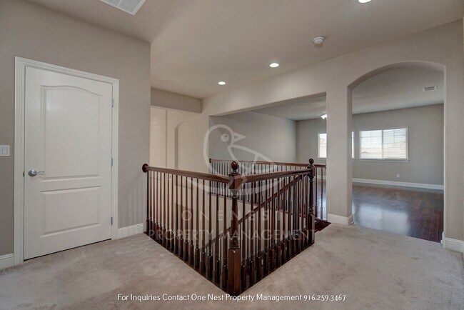 Building Photo - Fantastic - one of a kind 5 bdrm 4 bth home with pool