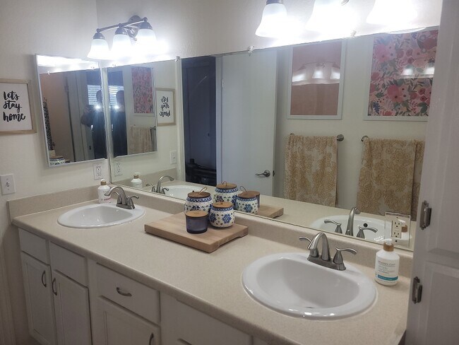 Building Photo - 4459 Clairemont Dr