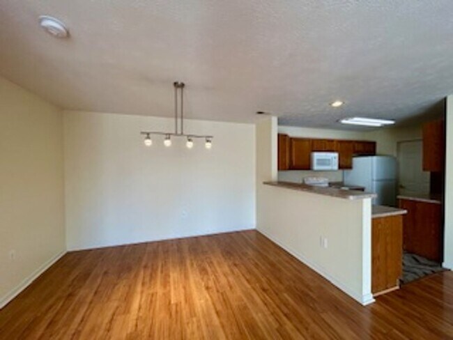 Building Photo - Great 2 Bedroom 2 Bathroom condo on the ea...