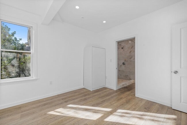 Building Photo - 172 Lexington Ave