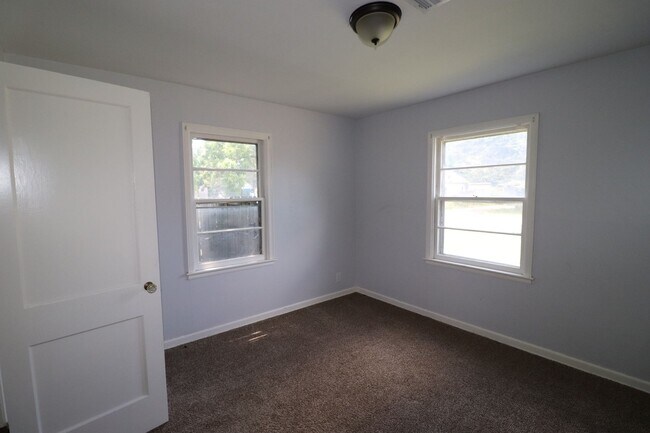 Building Photo - Updated Home for Rent