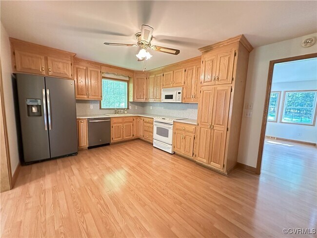 Building Photo - 16421 Chinook Dr