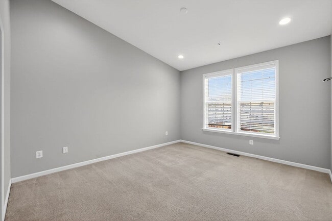 Building Photo - 8601 Sweet Rose Ct