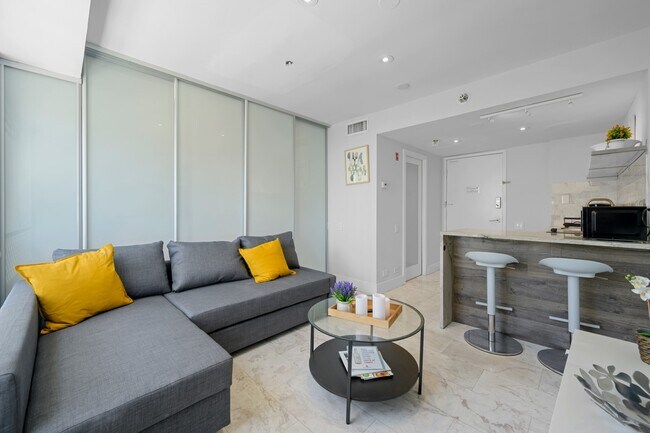 Building Photo - 100 Collins Ave