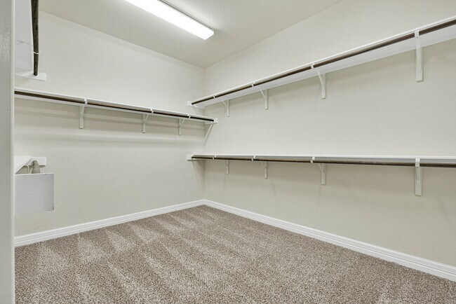 Building Photo - Spacious 5-Bedroom Beauty in Triana Neighborhood –  with Community Perks!