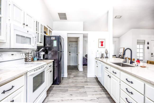 Building Photo - 4726 NW 27 Pl