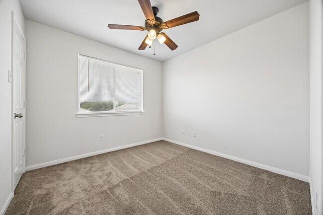 Building Photo - 25211 Hazel Ranch Dr