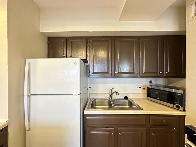Building Photo - 4180 N Marine Dr