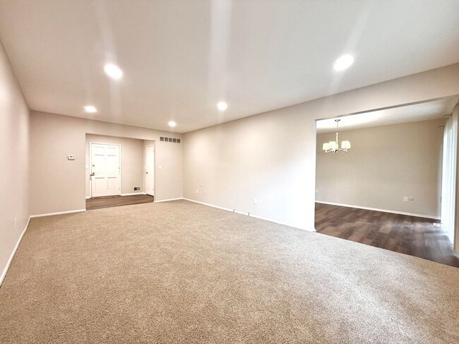 Building Photo - 27654 Echo Valley E