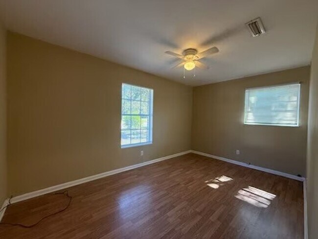 Building Photo - 616 Ashland Dr