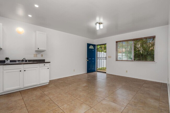 Building Photo - 679 Malimali St