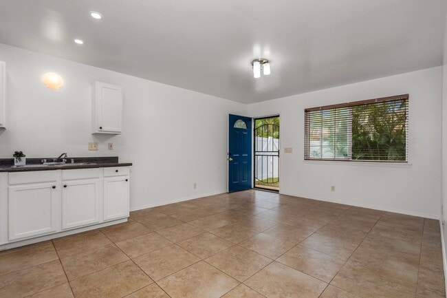 Building Photo - Unfurnished, 1 Bedroom/1 Bath, Ohana
