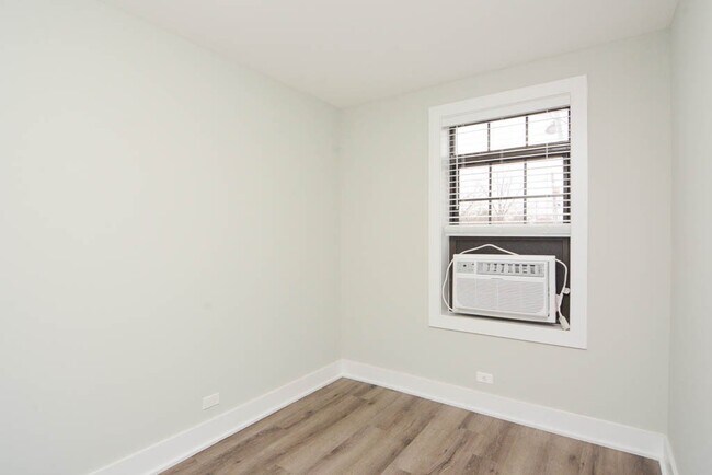 Building Photo - 730 St Johns Ave