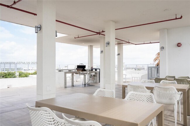 Building Photo - 1025-1092 92nd St