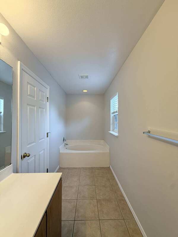 Building Photo - 13046 Waterbourne Dr