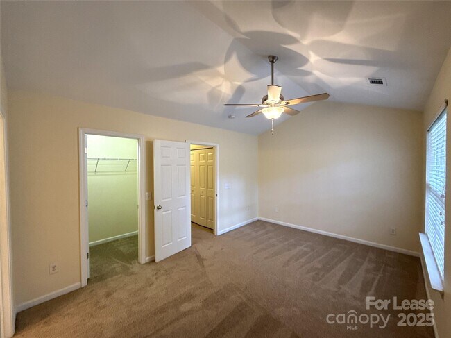 Building Photo - 10012 University Park Ln