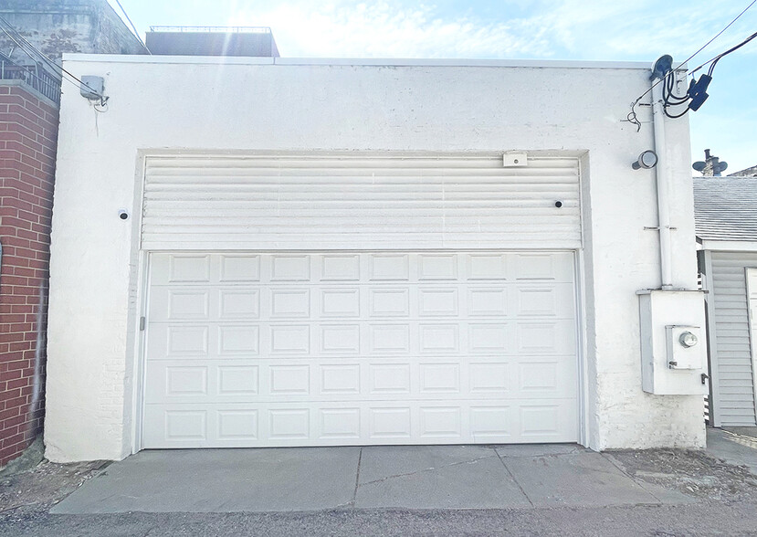 Building Photo - 1406 W Erie St