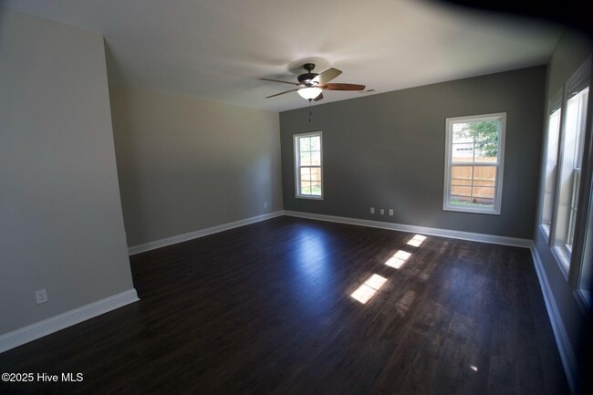 Building Photo - 116 Navy Blue Dr