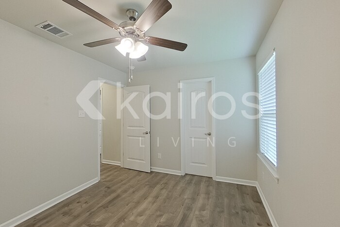 Building Photo - 402 Mango Dr