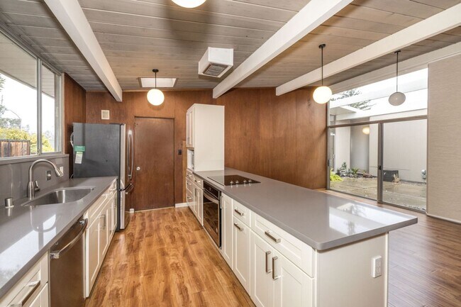Building Photo - Wonderful Atrium Eichler in the Heart of Greenmeadow