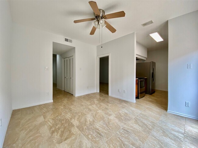 Building Photo - 752 Augusta Dr