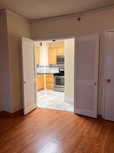 Kitchen Entrance - 45 river drive south