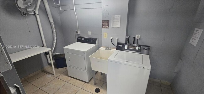 Building Photo - 601 Three Islands Boulevard