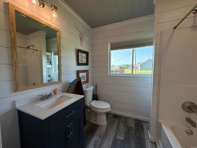 Building Photo - 896 Vaughn Rd