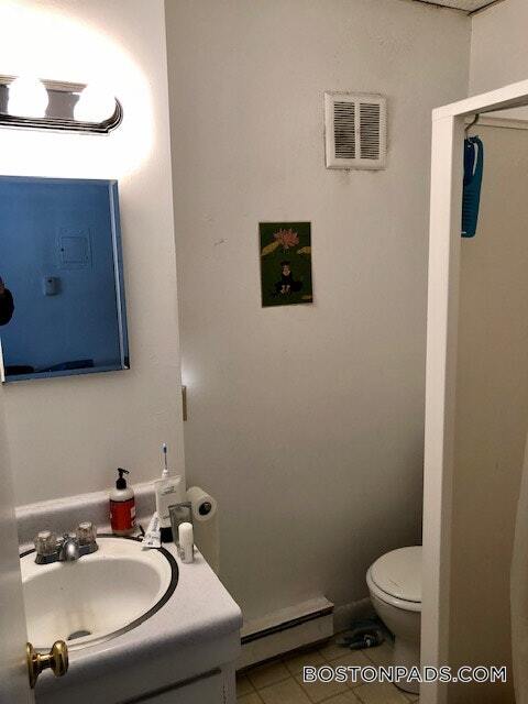 Building Photo - 854 Beacon St