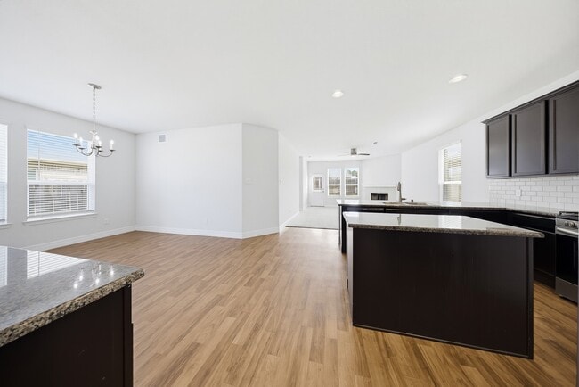 Building Photo - 40615 Guillemont Ln
