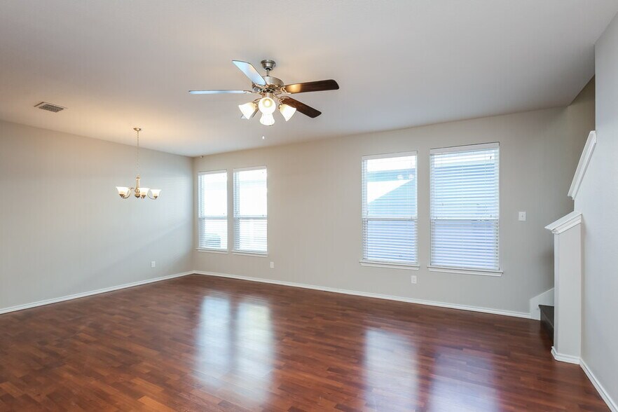 Building Photo - 10965 Colonial Heights Ln