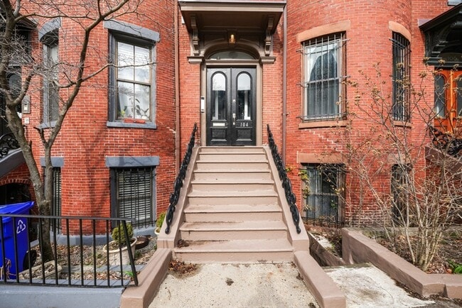Building Photo - 104 E Brookline St