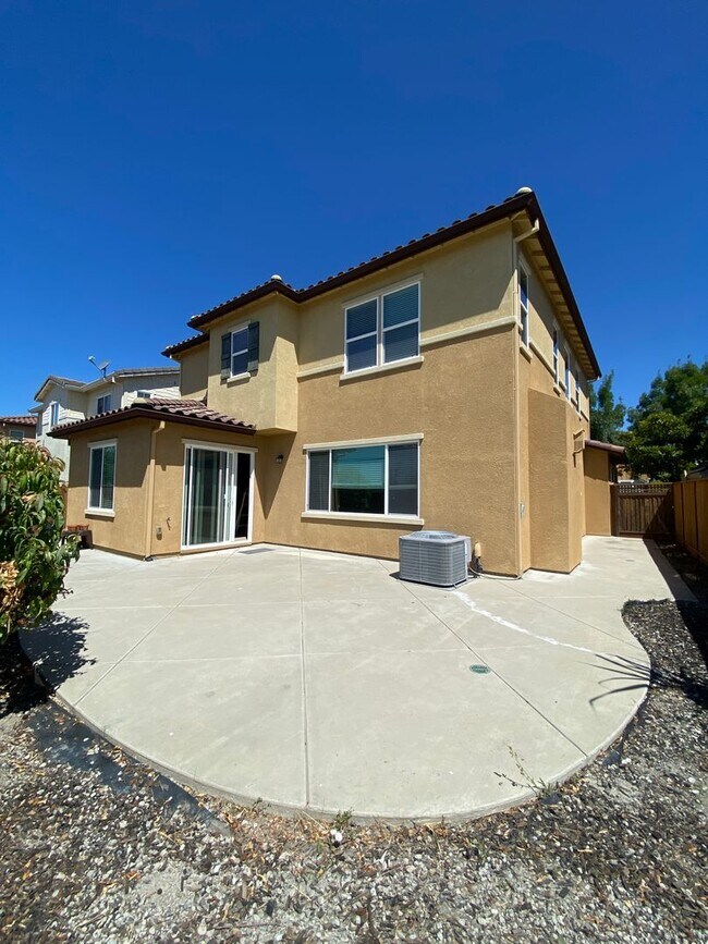 Building Photo - Dublin Ranch 4 Bed & Loft, 3 Bath, close t...
