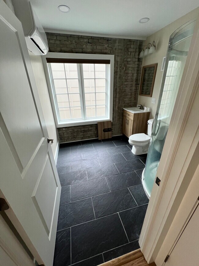 Building Photo - 208 S Jackson St