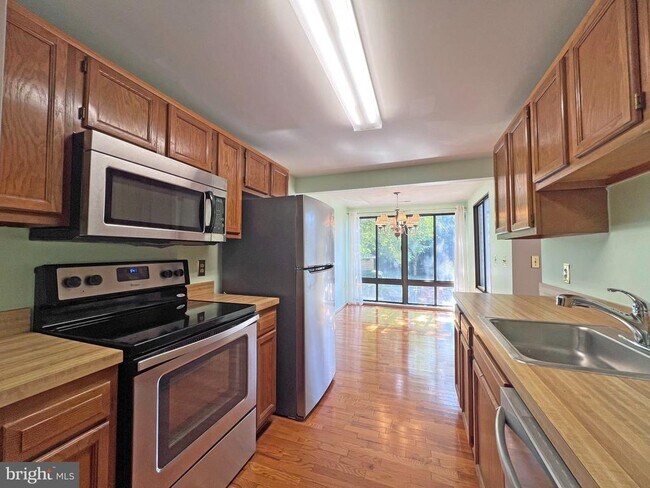 Building Photo - 18140 Chalet Dr