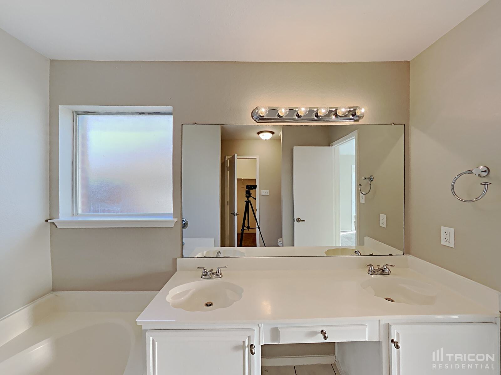 Building Photo - 1106 Castleman Dr