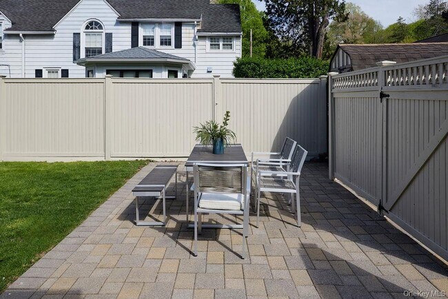 Building Photo - 4 Glenwolde Park