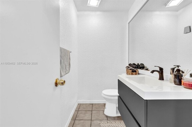 Building Photo - 2927 Bogota Ave